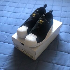 Adidas women’s superstar